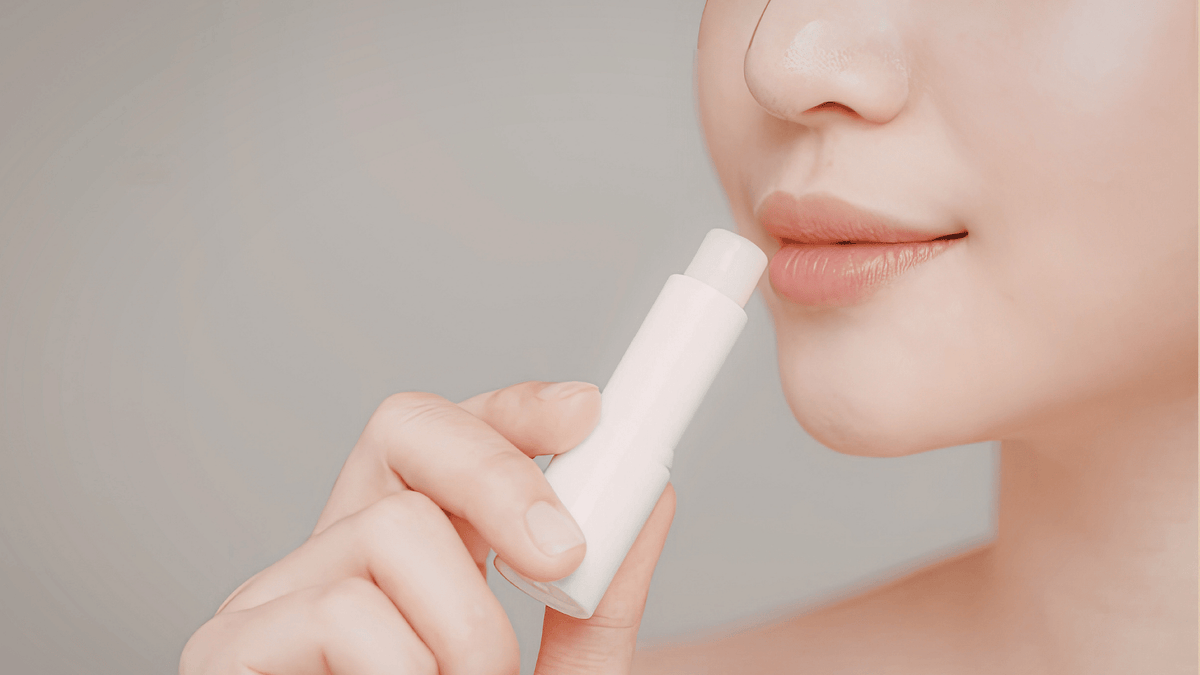 How to care for dry lips after sun, wind and summer travel