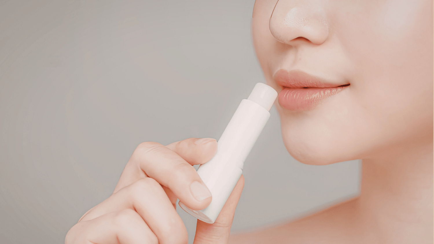 How to care for dry lips after sun, wind and summer travel