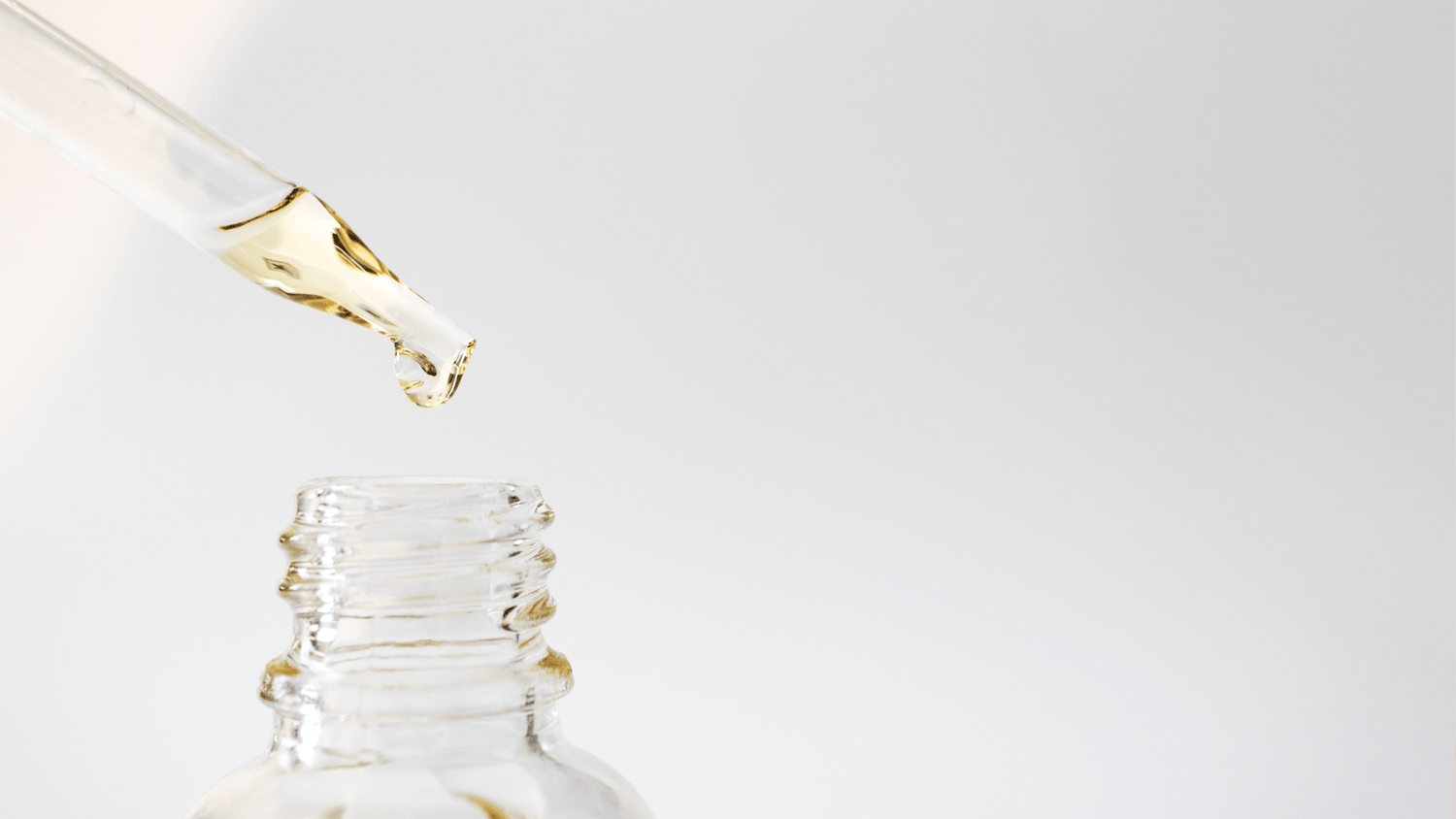 Retinol season begins: how to bring retinol back after summer