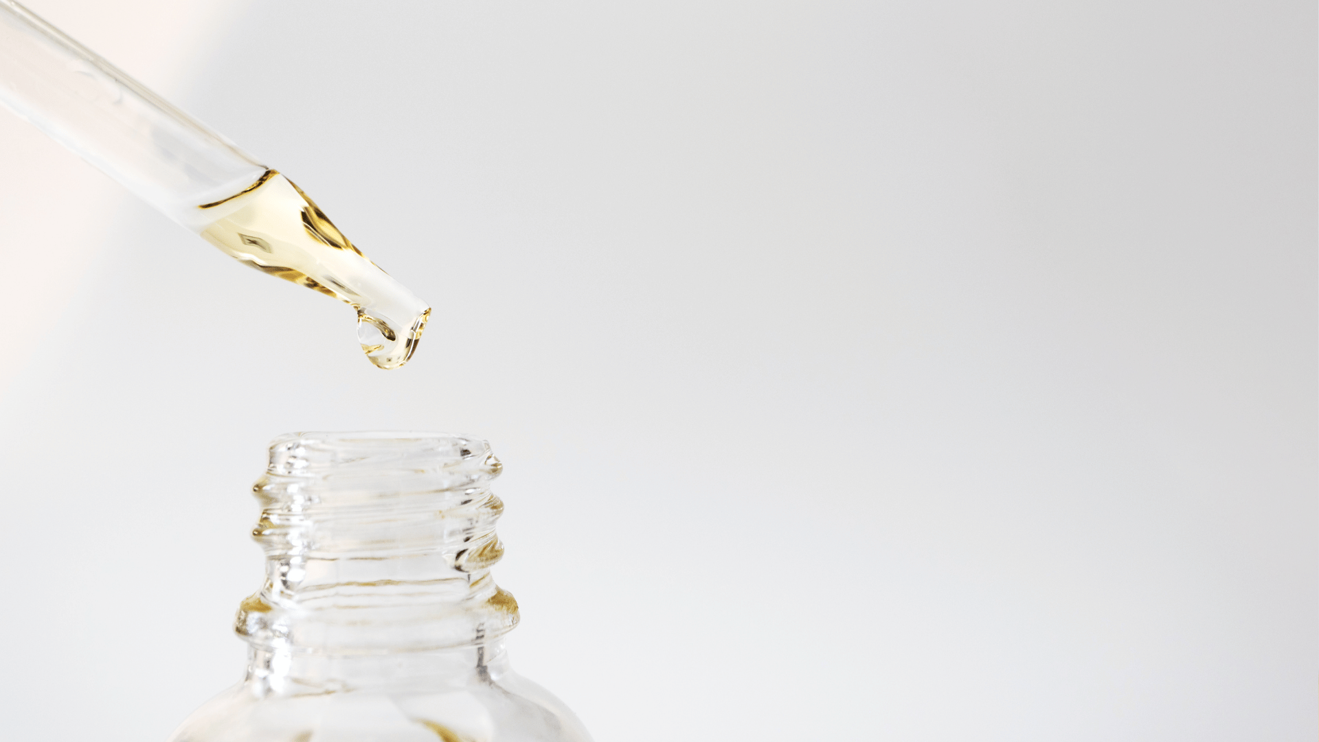 Retinol season begins: how to bring retinol back after summer